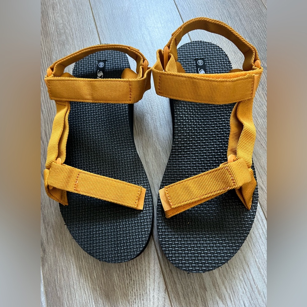 3/25$- SHEIN strappy sandals